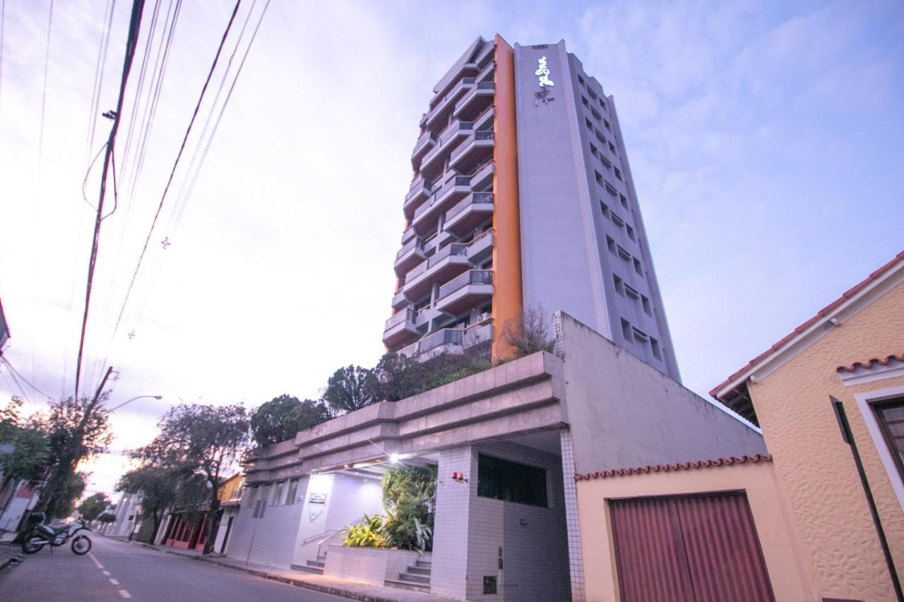 FLAT COMPLETO NO CENTRO DE ARAXÁ - 901 - estacionamento e café da manhã Apartamento Exterior foto